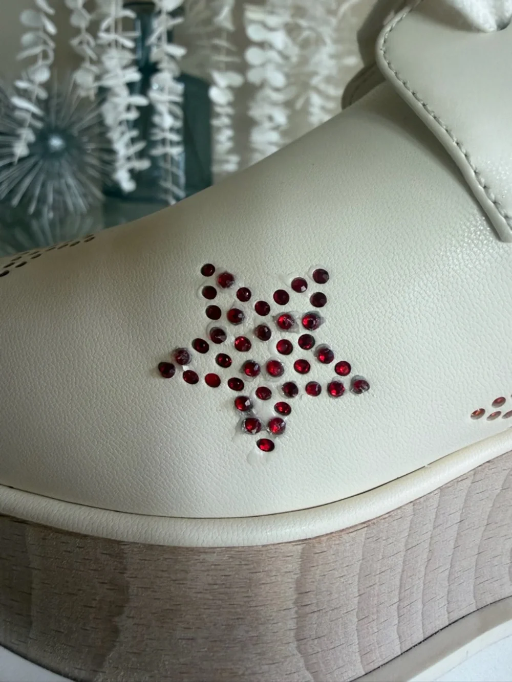 Stella McCartney Cream Platform Lace-Up Oxfords with Multicolor Star Cutouts